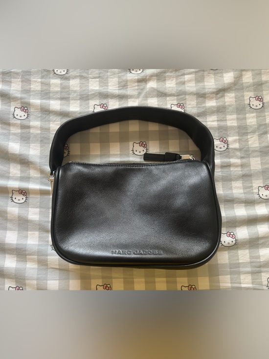 Marc Jacobs Handbags - Marc Jacobs Black Leather Shoulder Belt Bag
